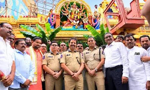 Hyderabad CP Sajjanar visits Ujjaini Mahankali temple amid bonalu
