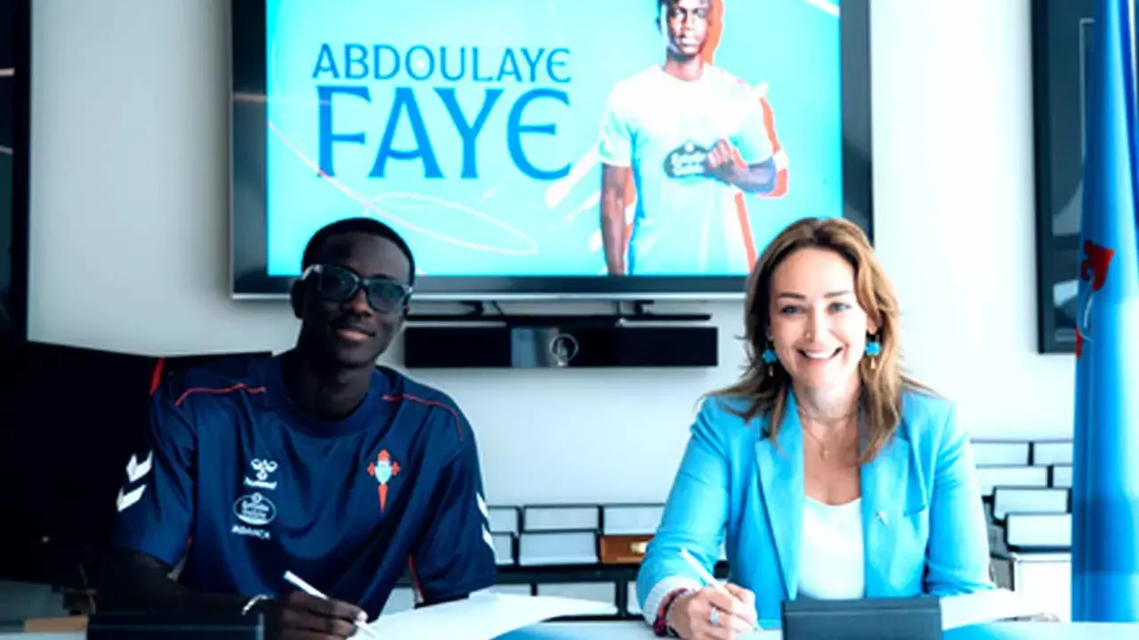 Football: Young defender Faye becomes Celtas third signing this summer