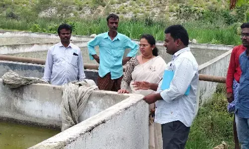 District Fisheries Deputy Director Pramodu Malli interacting with local fishermen on scientific fish management during an El Niño awareness programme at Krishnapuram project in Karvetinagaram on Monday