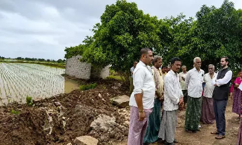 Agriculture Department Director Dr Manazir Jeelani Samoon interacting with farmers during his visit to paddy fields at Eelaprolu village on Monday