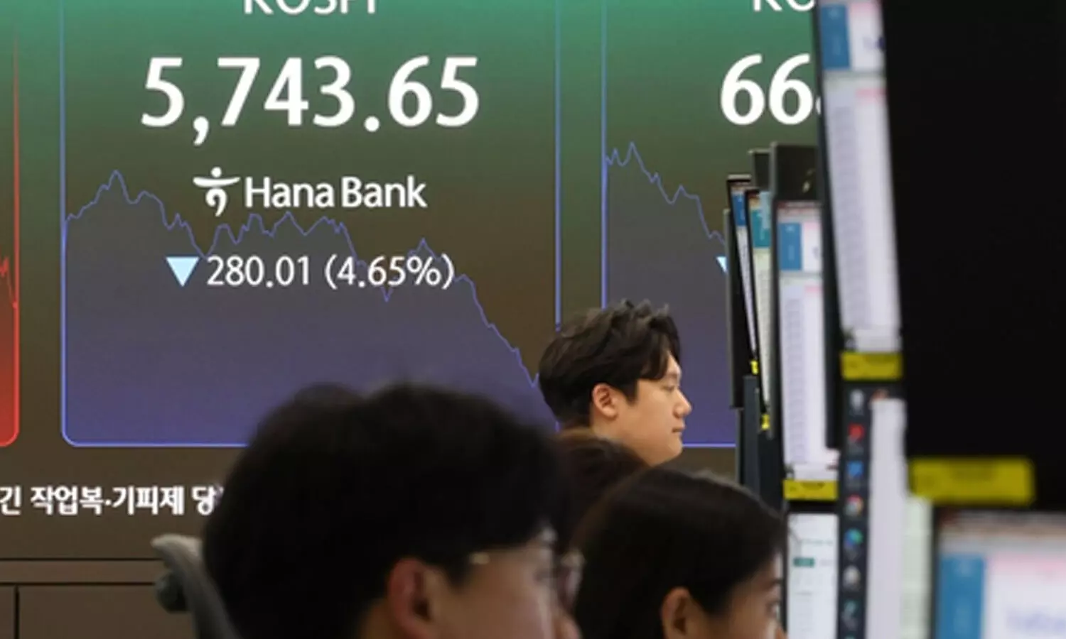 Seoul stocks down on tech losses, inflation up in July Seoul stocks down on tech losses, inflation up in July
