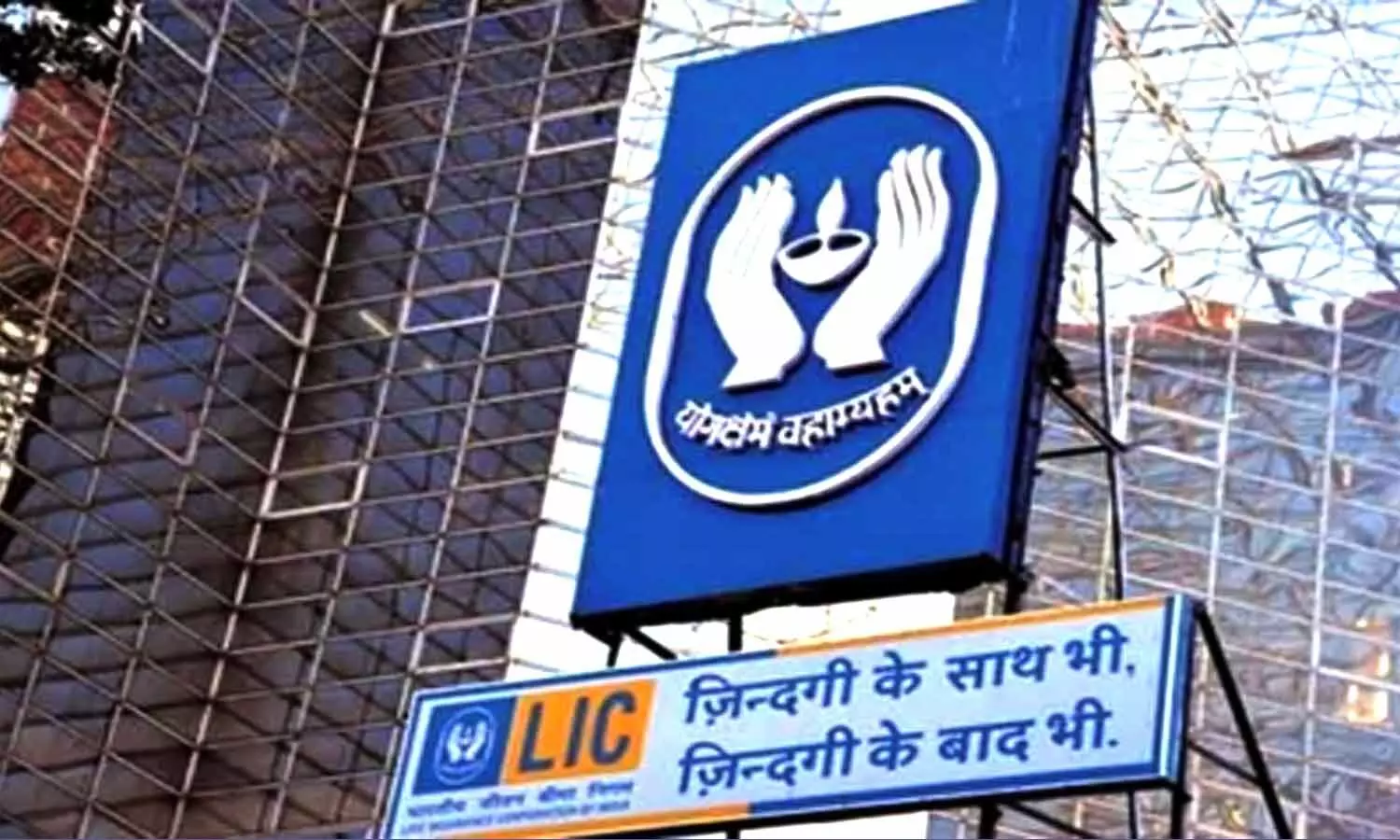LIC shares tumble 8 pc as govt to sell 6.5 pc stake via Rs 31,000 crore OFS LIC shares tumble 8 pc as govt to sell 6.5 pc stake via Rs 31,000 crore OFS