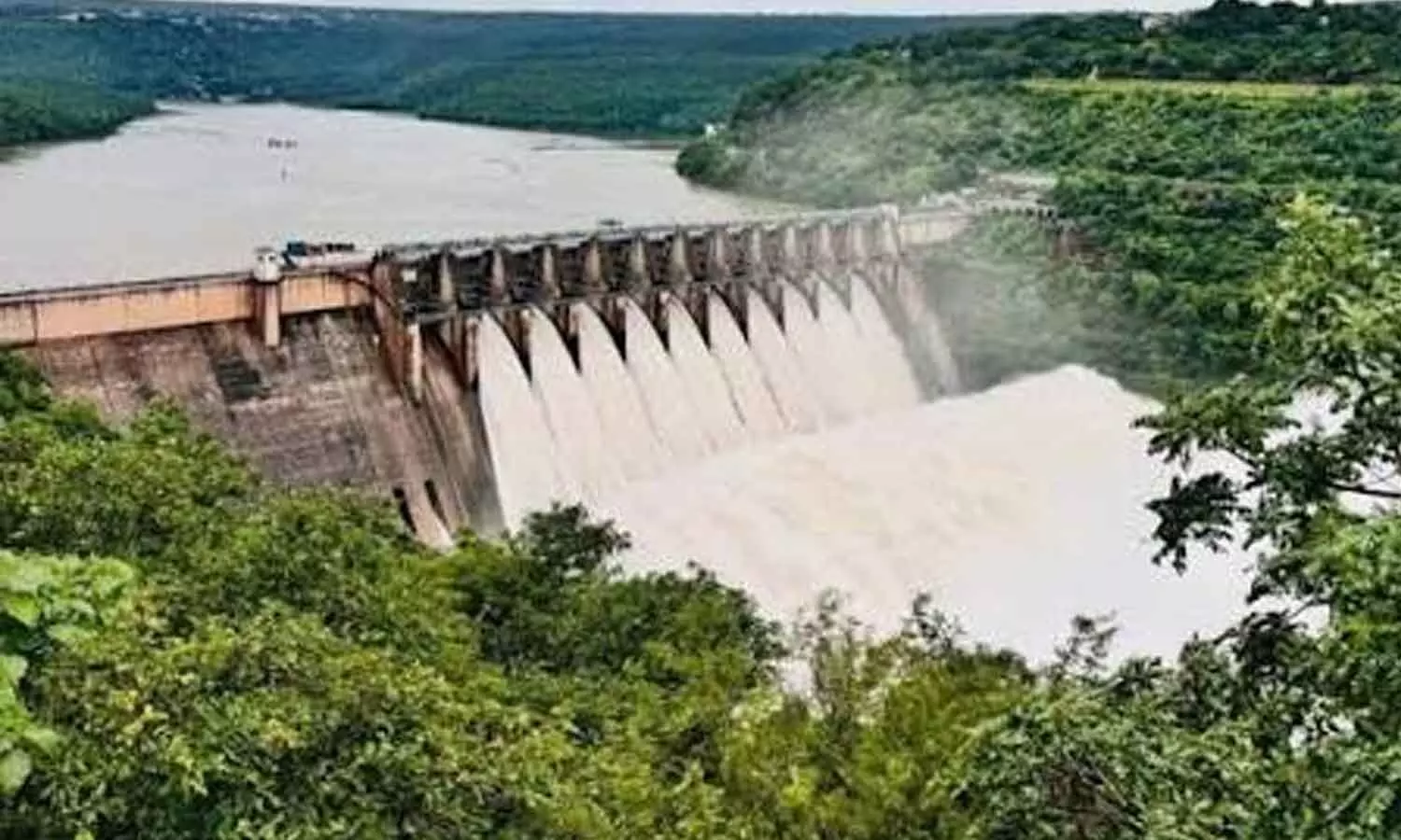 Srisailam reservoir surges towards full capacity