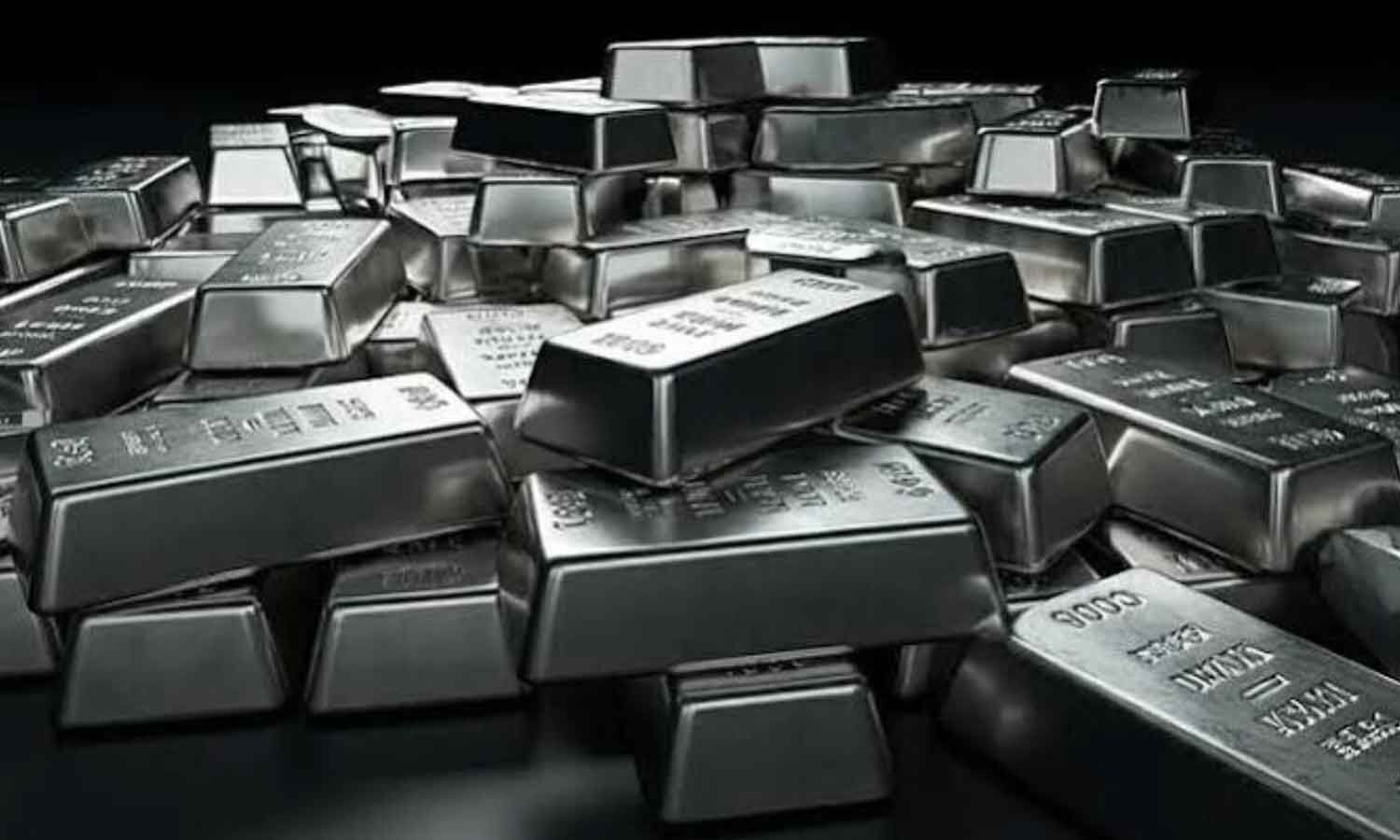 Silver futures slip on lower positions