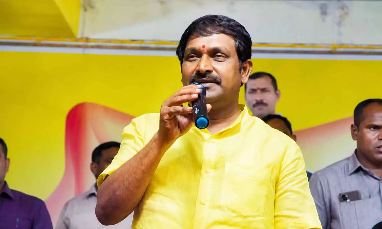 मेगा डीएससी पर वाईएसआरसीपी का विरोध प्रदर्शन केवल 'राजनीतिक नाटक': एमएलसी रविचंद्र