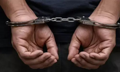 arrested dealers have been identified as Shahidul Mondal and Anu Khan