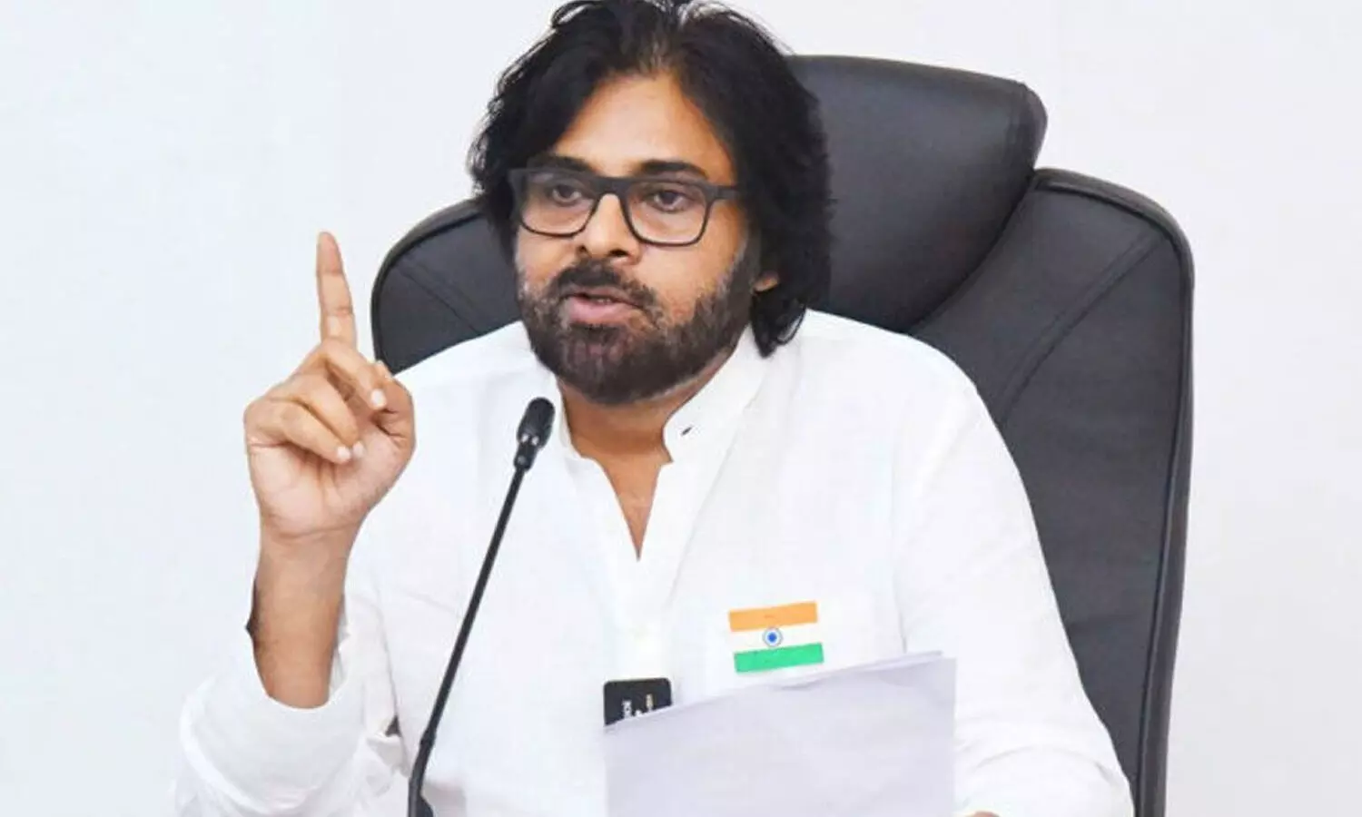 चंद्रगिरी में जंगली हाथियों का खतरा: पवन कल्याण ने अधिकारियों को सुरक्षा और अलर्ट बढ़ाने के दिए निर्देश