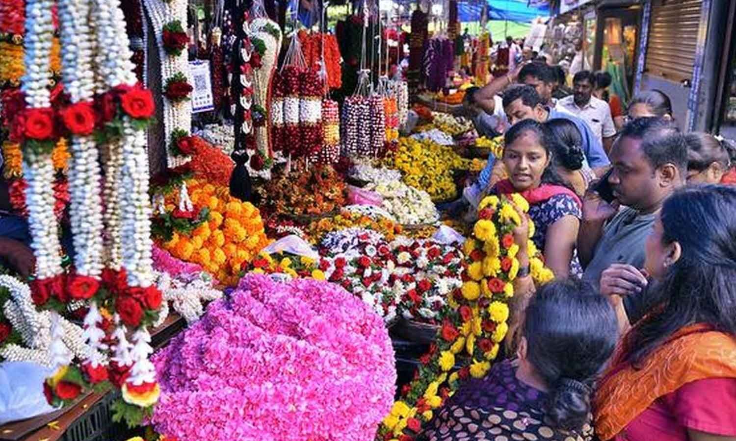 Varamahalakshmi Festival Shopping Picks Up In City varamahalakshmi-festival-shopping-picks-up-in-city