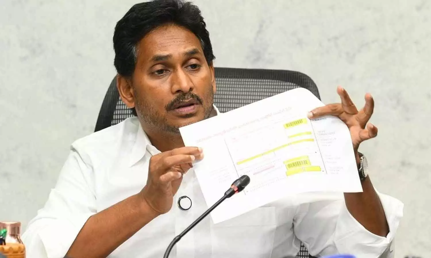 Jagan dares Naidu to order CBI probe into DSC, Group-I exams