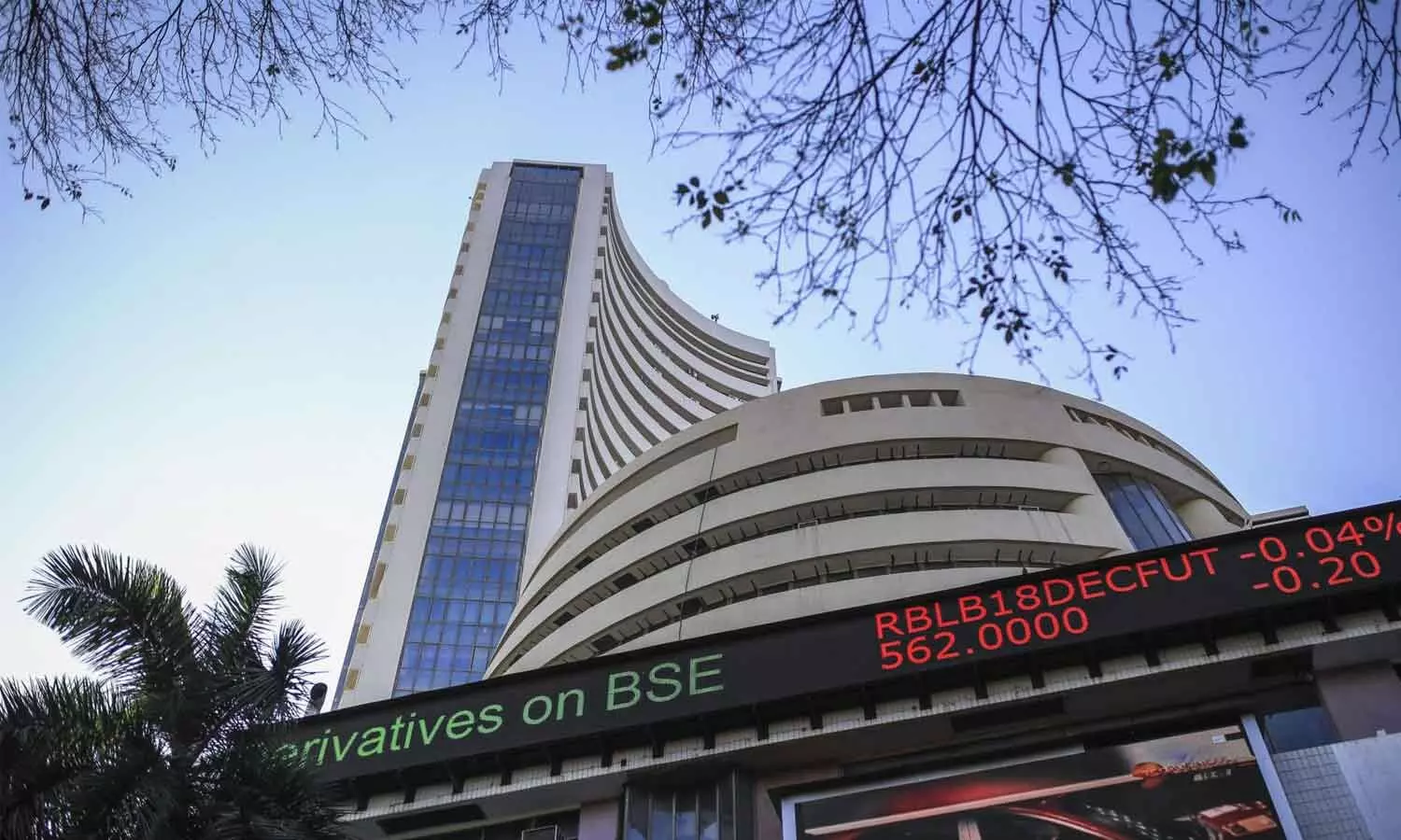 Markets slide as FII outflows, oil and US yields rise Markets slide as FII outflows, oil and US yields rise