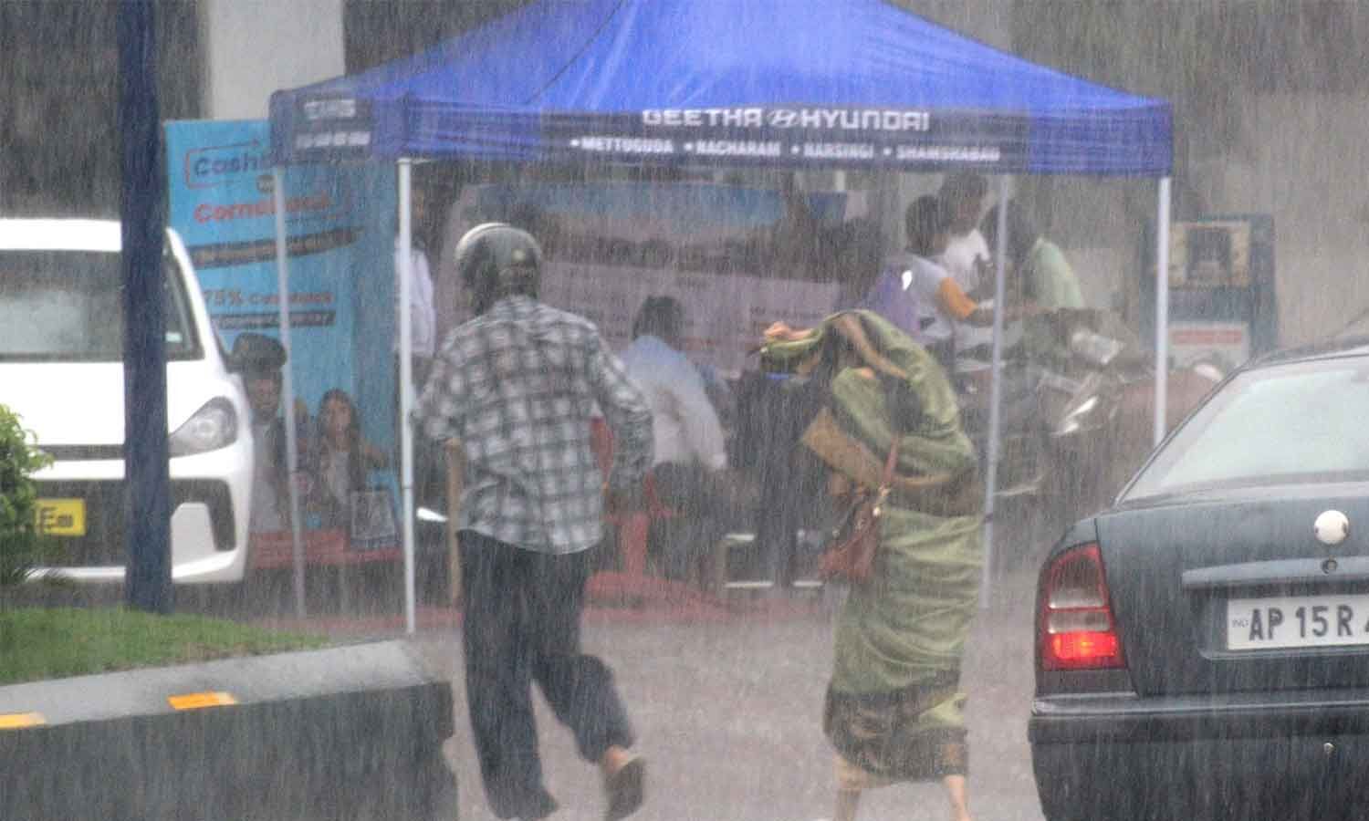 Downpour disrupts normal life in Hyd