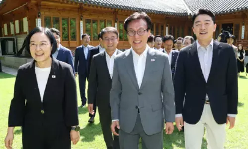 South Koreas government and the ruling Democratic Party (DP)