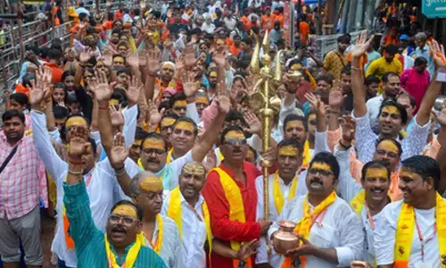 Devotees flock to Shiva temples across India on final Monday of Sawan