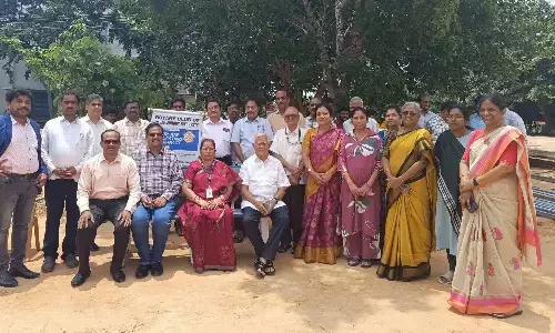 The representatives of Rotary Club of Rajahmundry River City meeting Vice-Chancellor of AKNU Prof S Prasanna Sree on Tuesday
