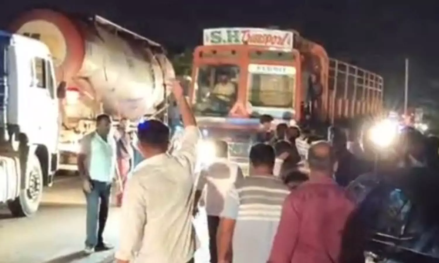 Four killed, four injured in head-on car collision in Tumakuru