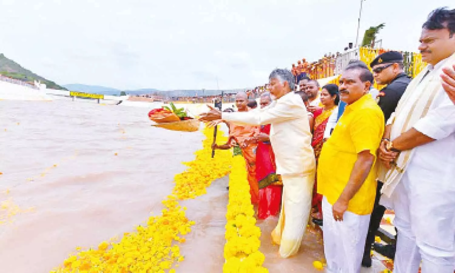 CM Naidu dedicates Veligonda to nation
