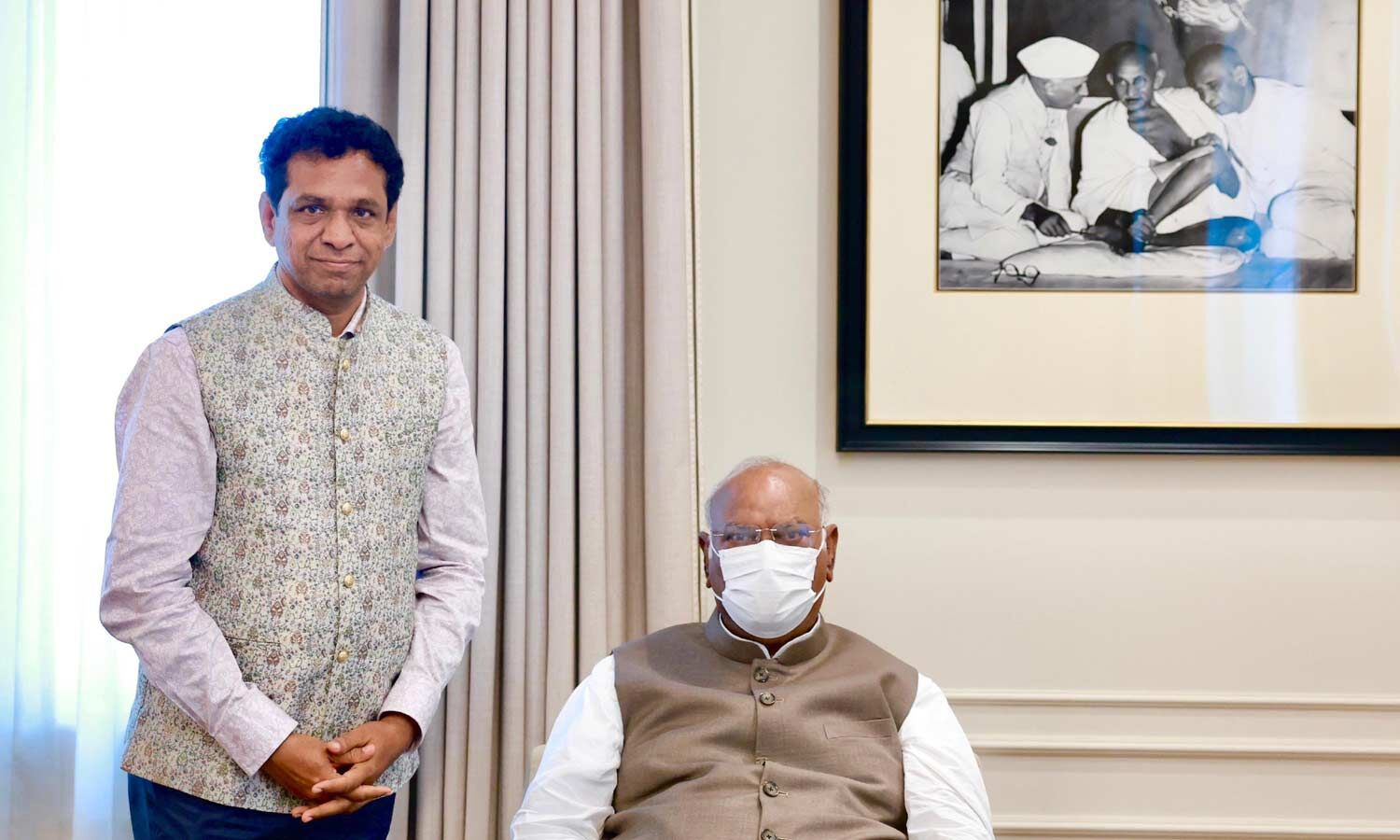 V. Narender Reddy Meets Mallikarjun Kharge in Delhi