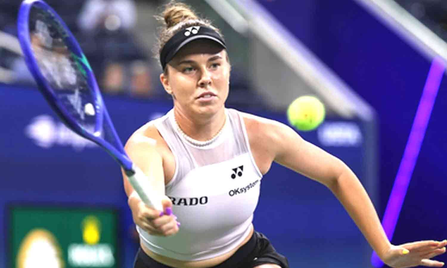 Wimbledon Champion Noskova Reaches US Open Third Round
