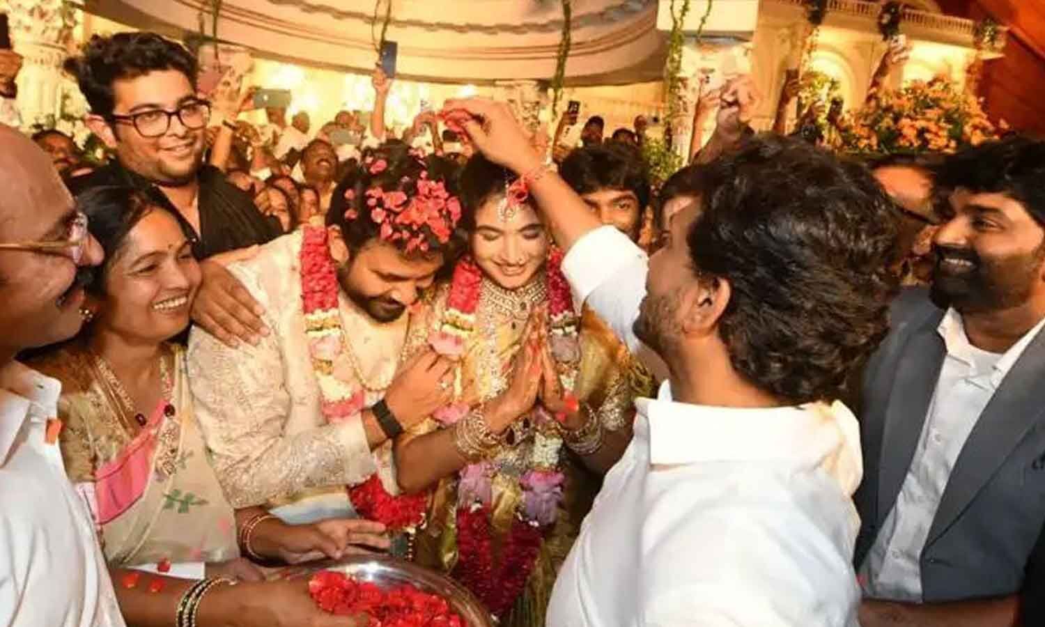 YS Jagan Mohan Reddy Attends Kurnool Wedding Reception