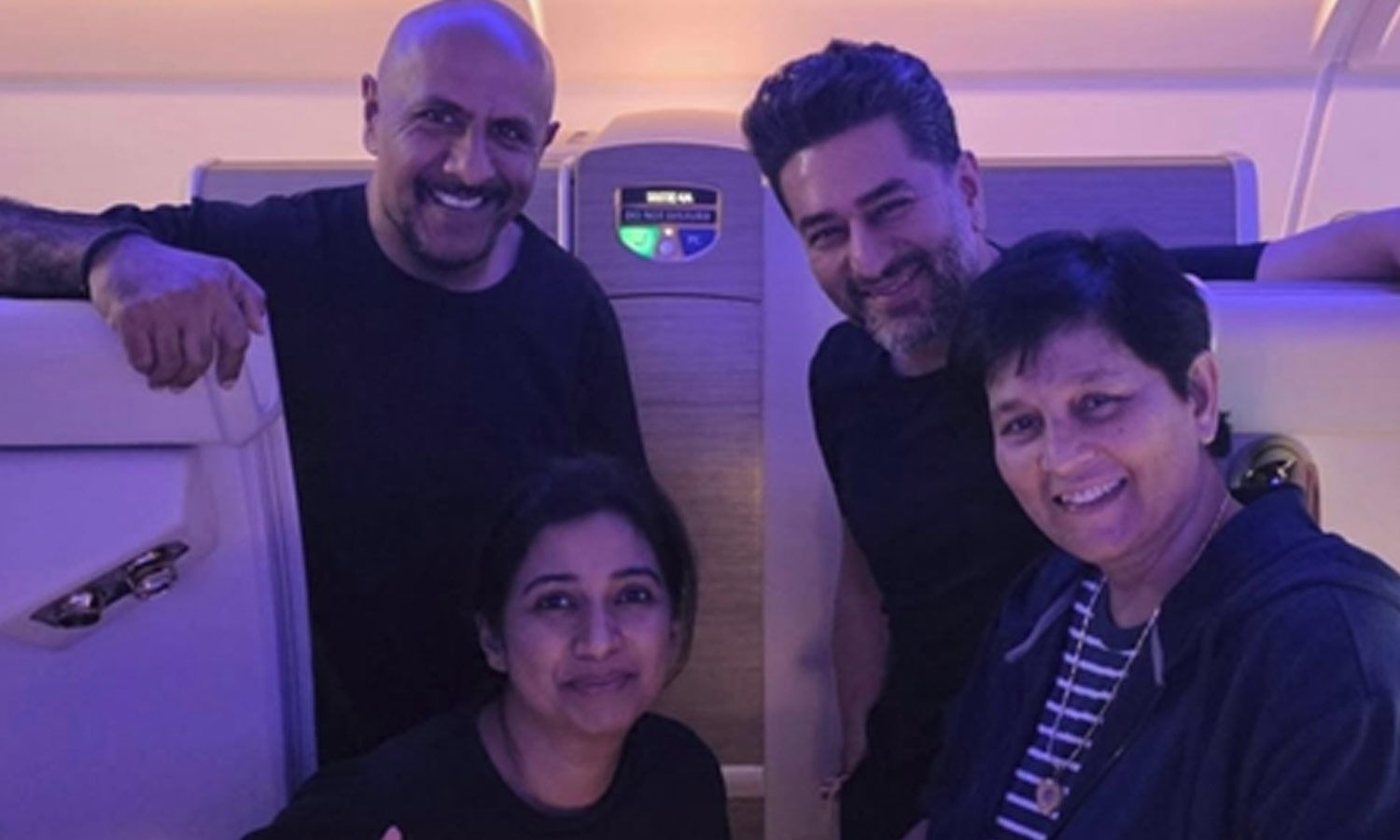 Shreya Ghoshal Shares Fan Moment With Falguni Pathak Mid-Flight