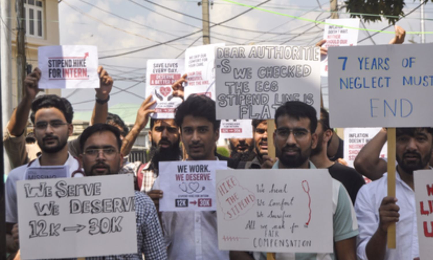 Medical Interns Continue Strike as J&K Stipend Hike Awaits Approval