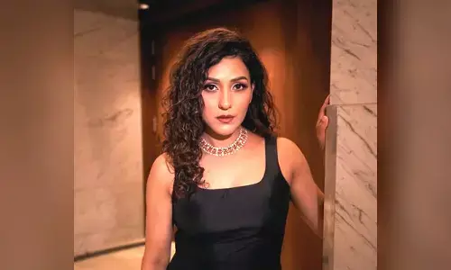 Neeti Mohan says her ‘The Revolutionaries’ song captures blossoming love, celebrates the woman in love