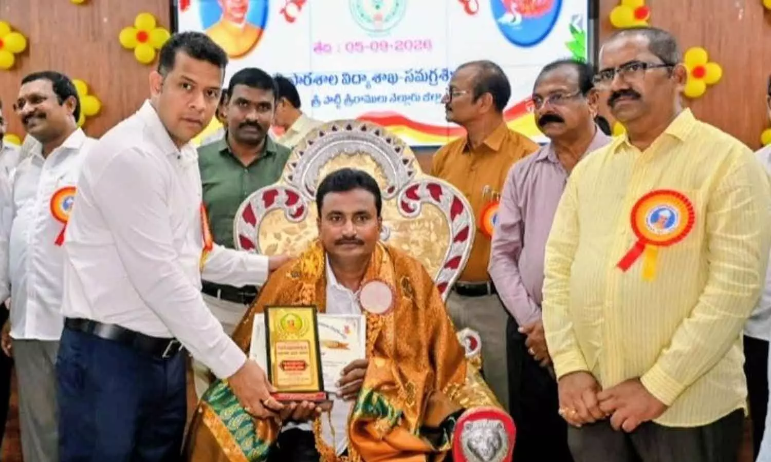 District Collector Himanshu Shukla facilitating teachers on the occasion of Teachers Day held at Collectorate in Nellore on Saturday District Collector Himanshu Shukla facilitating teachers on the occasion of Teachers Day held at Collectorate in Nellore on Saturday