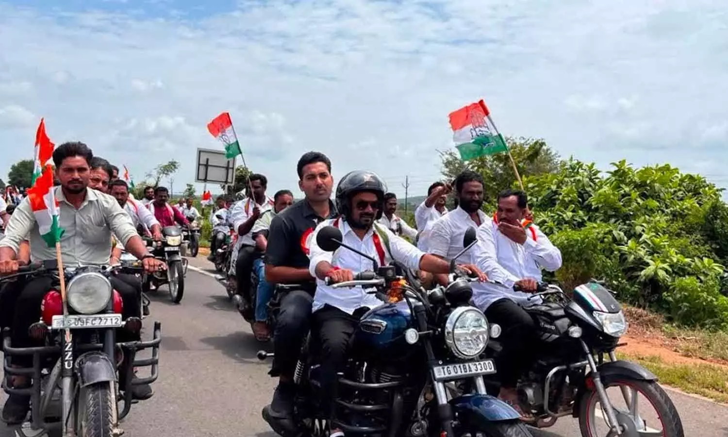 Congress marks 1,000 days in power with massive bike rally Congress marks 1,000 days in power with massive bike rally