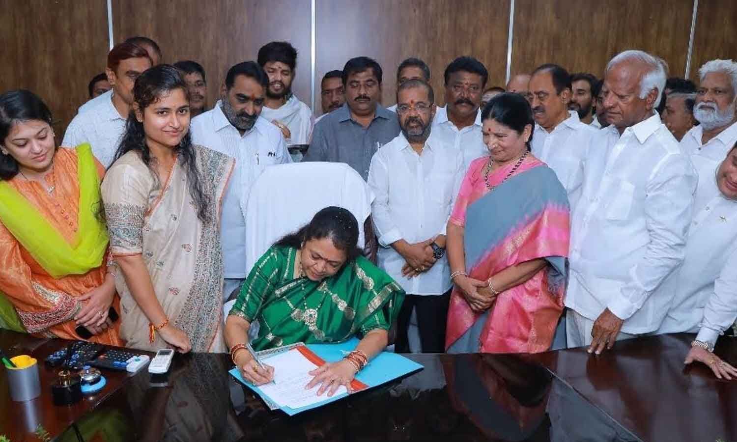 Gundu Sudharani Takes Charge as KUDA Chairperson in Hanamkonda