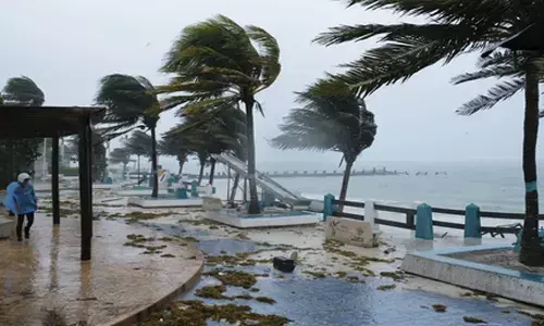 Hawaii under state of emergency as Hurricane Lowell strengthens