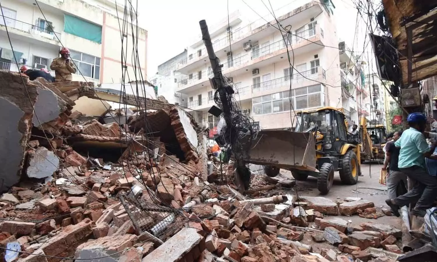 5 students killed as hostel building crashes in Delhi 5 students killed as hostel building crashes in Delhi