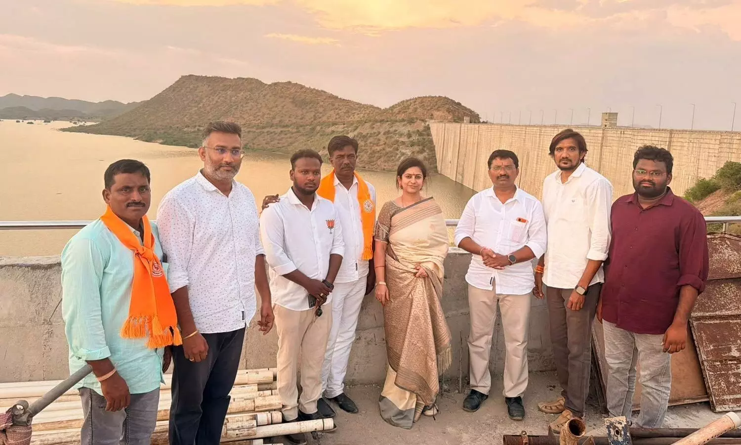 BJP State spokesperson Yamini Sharma along with party leaders at the Veligonda project near Gottipadu on Sunday BJP State spokesperson Yamini Sharma along with party leaders at the Veligonda project near Gottipadu on Sunday