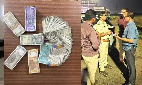 Andhra Pradesh: Transport officials caught red-handed by ACB, taking Rs 2.5 lakh bribe Andhra Pradesh: Transport officials caught red-handed by ACB, taking Rs 2.5 lakh bribe