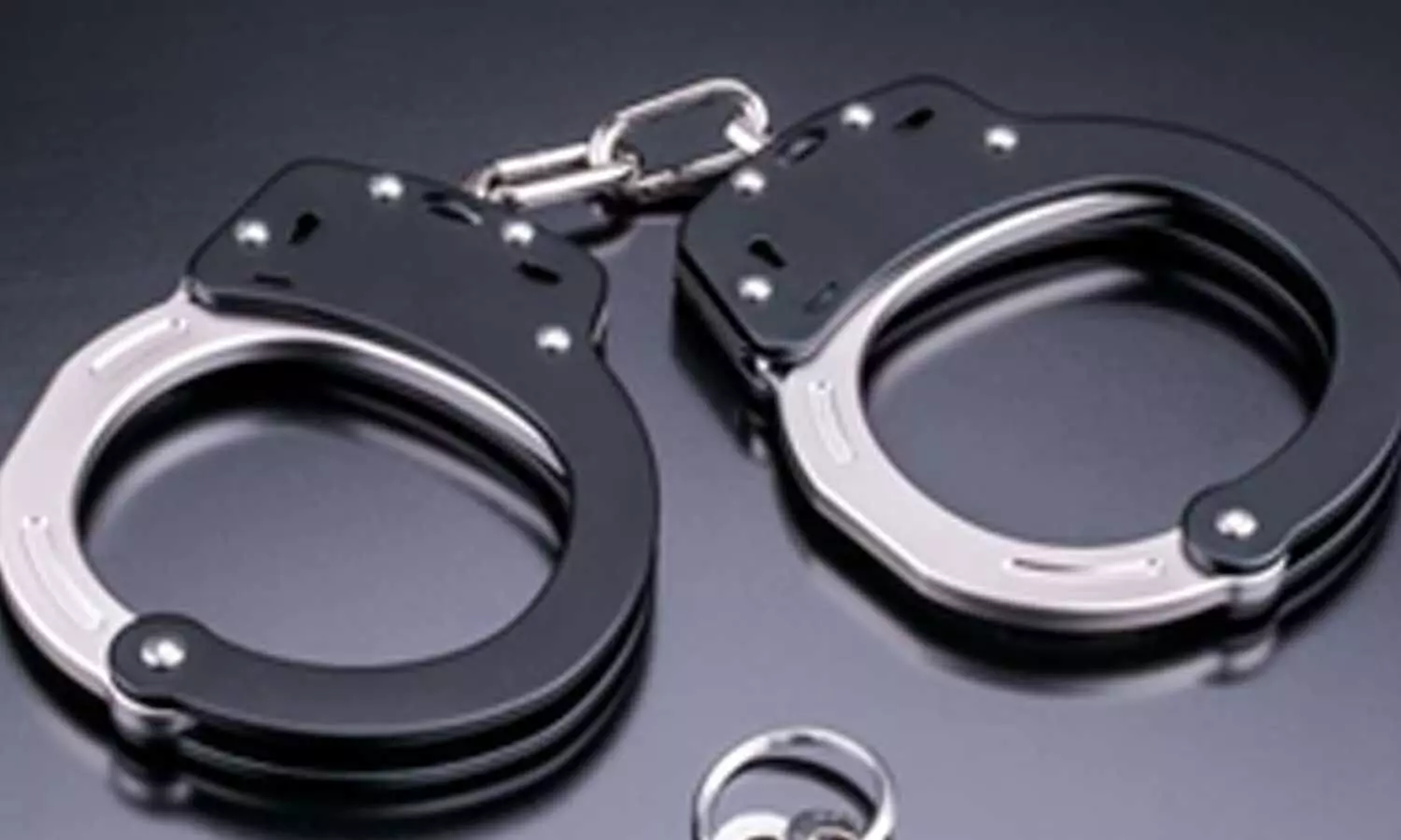 Odisha Vigilance cracks down on corruption, arrests AEE in Kendrapada Odisha Vigilance cracks down on corruption, arrests AEE in Kendrapada