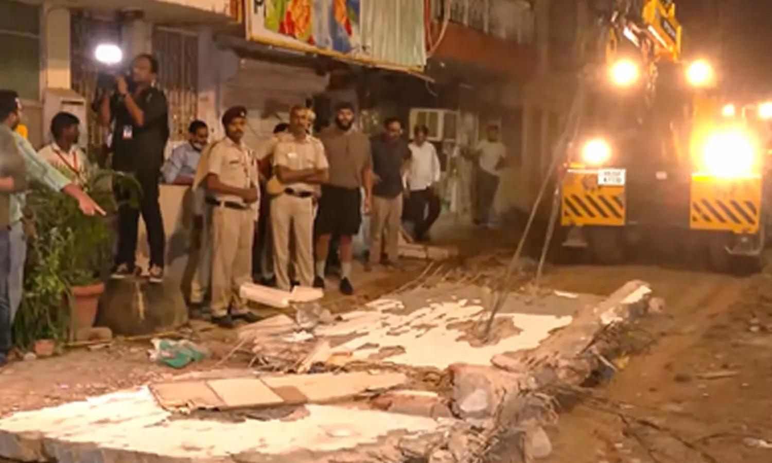 Delhi building collapse: Death toll climbs to 6; search, rescue Ops on Delhi building collapse: Death toll climbs to 6; search, rescue Ops on