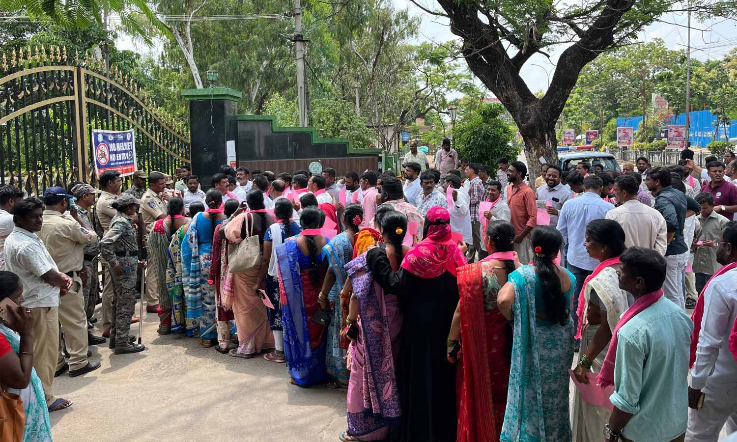 BRS protests in Warangal over unfulfilled Congress election promises