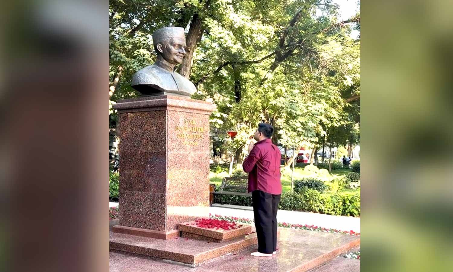 Raghav Chadha Pays Tribute to Shastri During Uzbekistan Visit