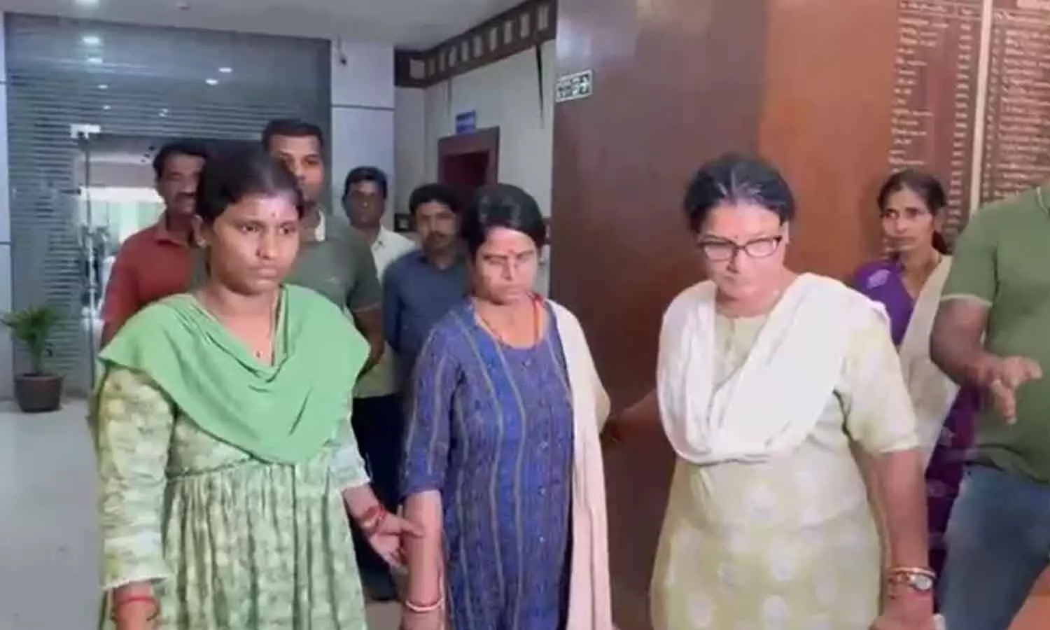 Engineer caught with Rs 3.15 lakh cash Engineer caught with Rs 3.15 lakh cash