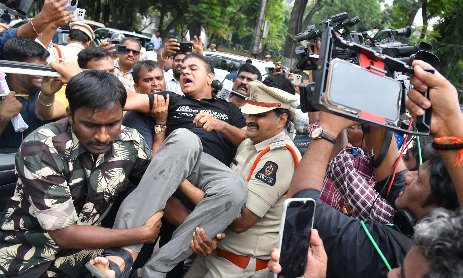 Telangana Assembly session begins amid BRS-police clashes over protest shirts