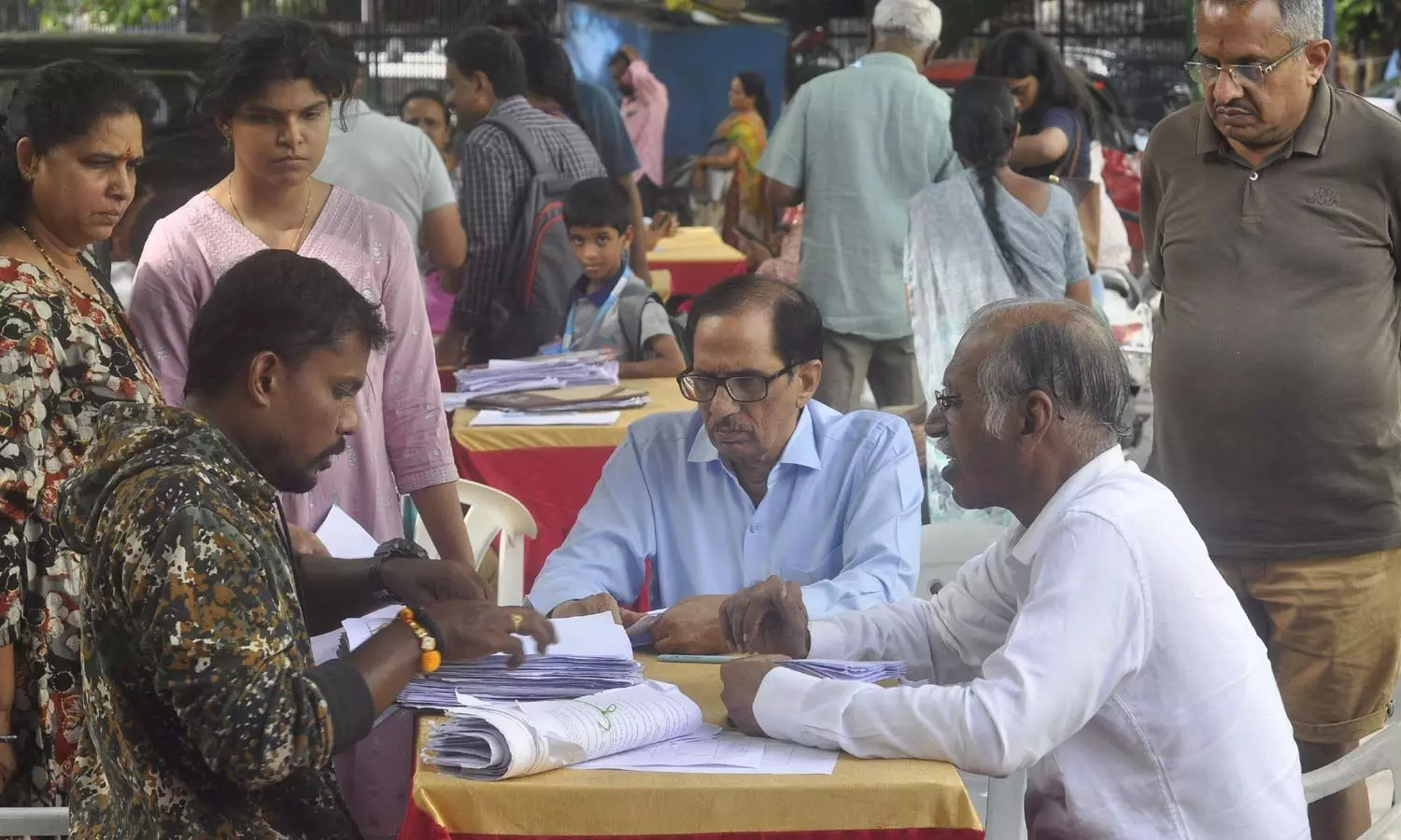 Individuals who got a SIR notice submit the required documents to the authorities for the Special Intensive Revision (SIR) of Electoral Roll in Ameerpet Photo: CH Prabhu Das Individuals who got a SIR notice submit the required documents to the authorities for the Special Intensive Revision (SIR) of Electoral Roll in Ameerpet Photo: CH Prabhu Das
