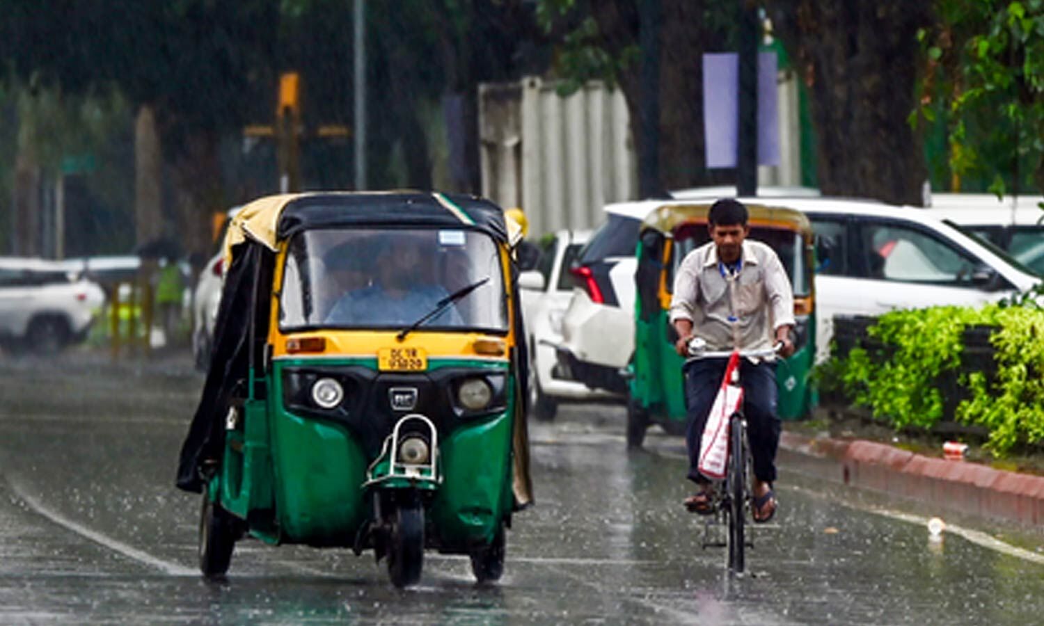Delhi-NCR Forecast Partly Cloudy Skies, Light Rain, High Humidity
