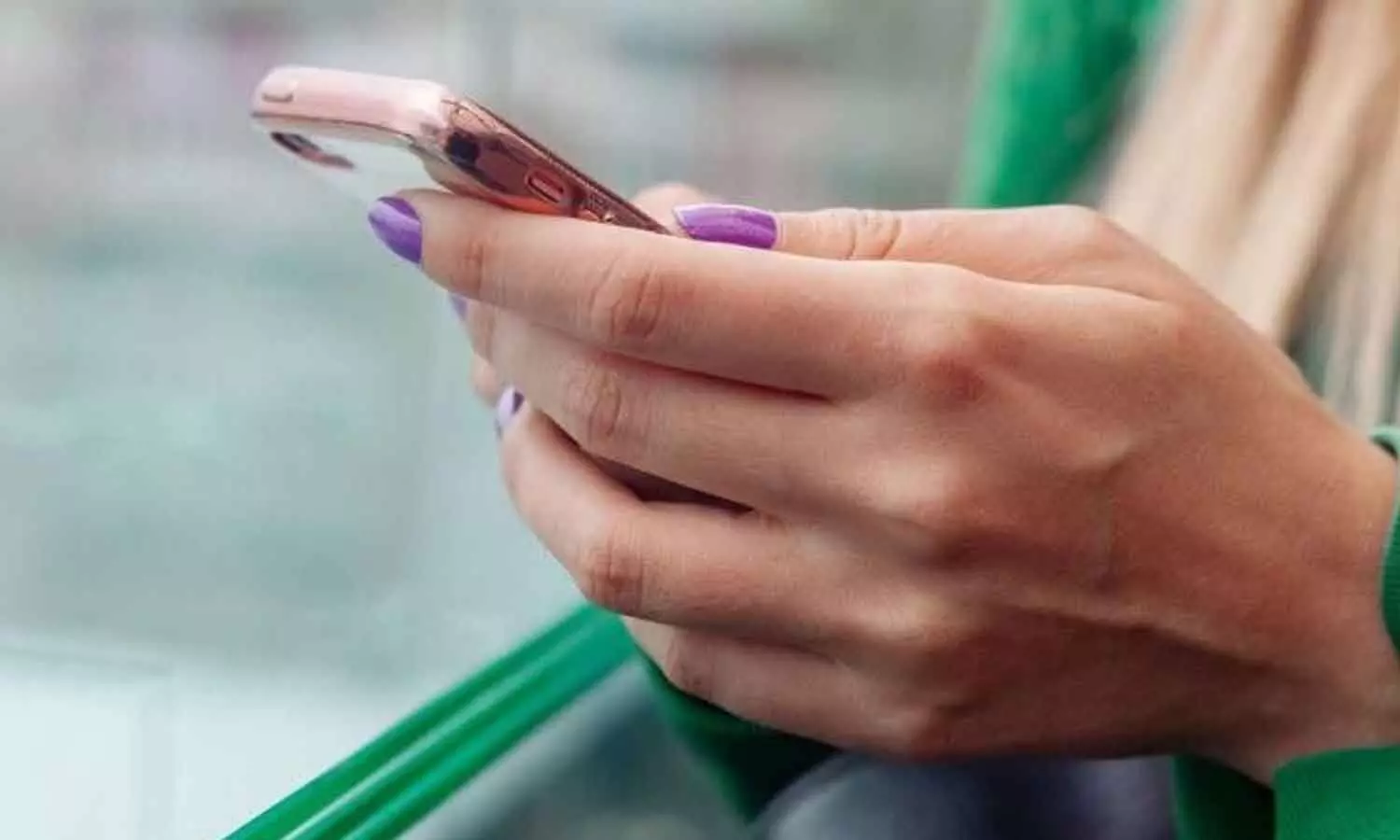 Woman addicted to reels ends life over internet disruption…! Woman addicted to reels ends life over internet disruption…!