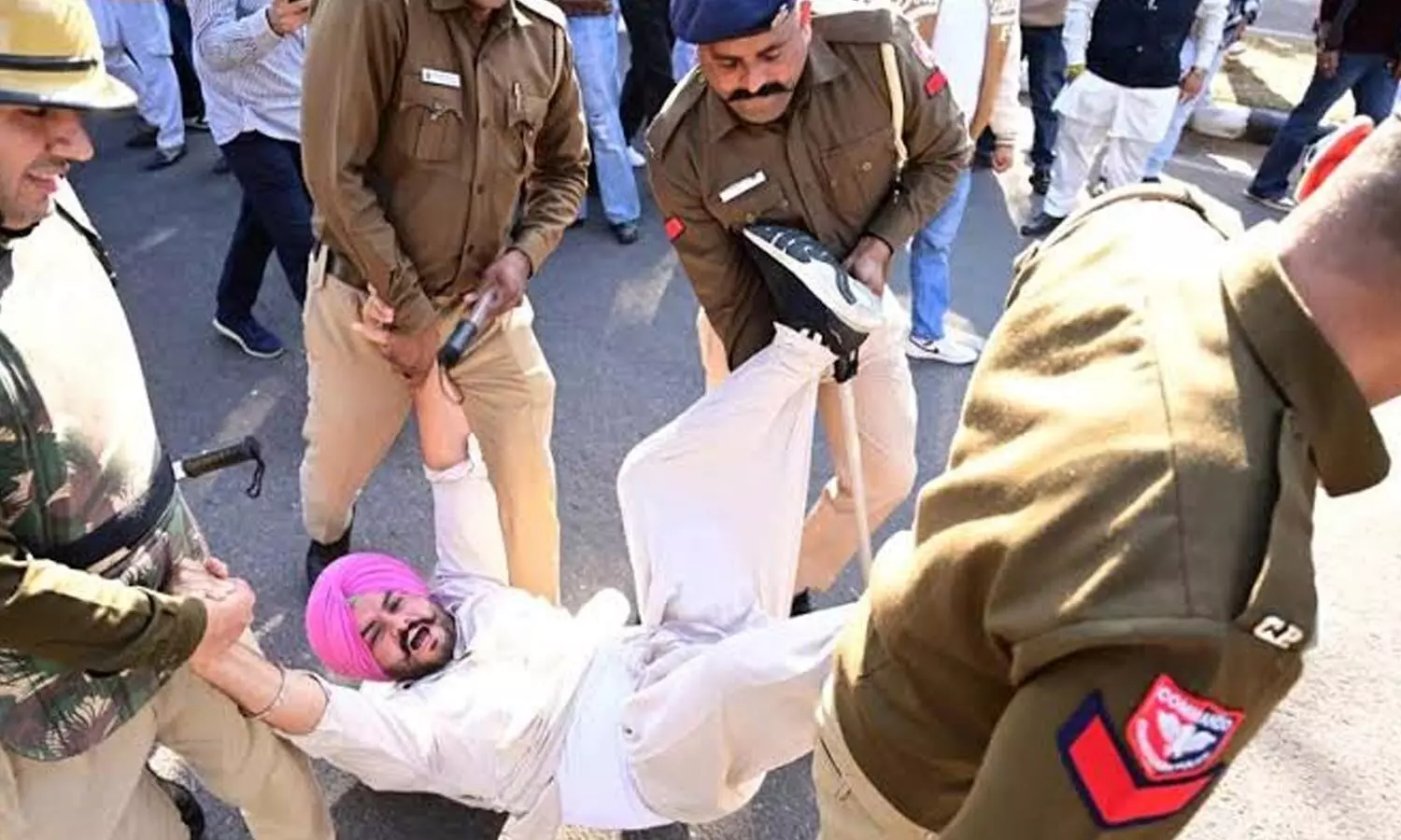 Cops stop Pb Cong leaders march to protest drug menace Cops stop Pb Cong leaders march to protest drug menace