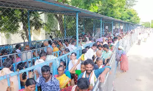 Last Shravan Monday draws massive crowds to Vemulawada