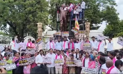 BRS stages road roko in Mahabubabad over alleged attack on women MLAs