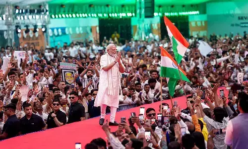 Man posing as PMO official among two detained at Modis Mumbai event venue