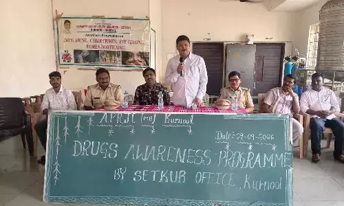 SETKUR CEO Venugopal addressing a meeting in Kurnool on Wednesday