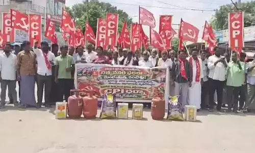 CPI leaders staging a protest at Yemmiganur on Wednesday
