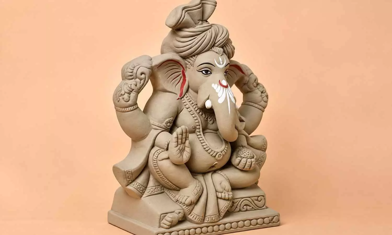 Eco-friendly Ganesh idols distributed free of cost Eco-friendly Ganesh idols distributed free of cost
