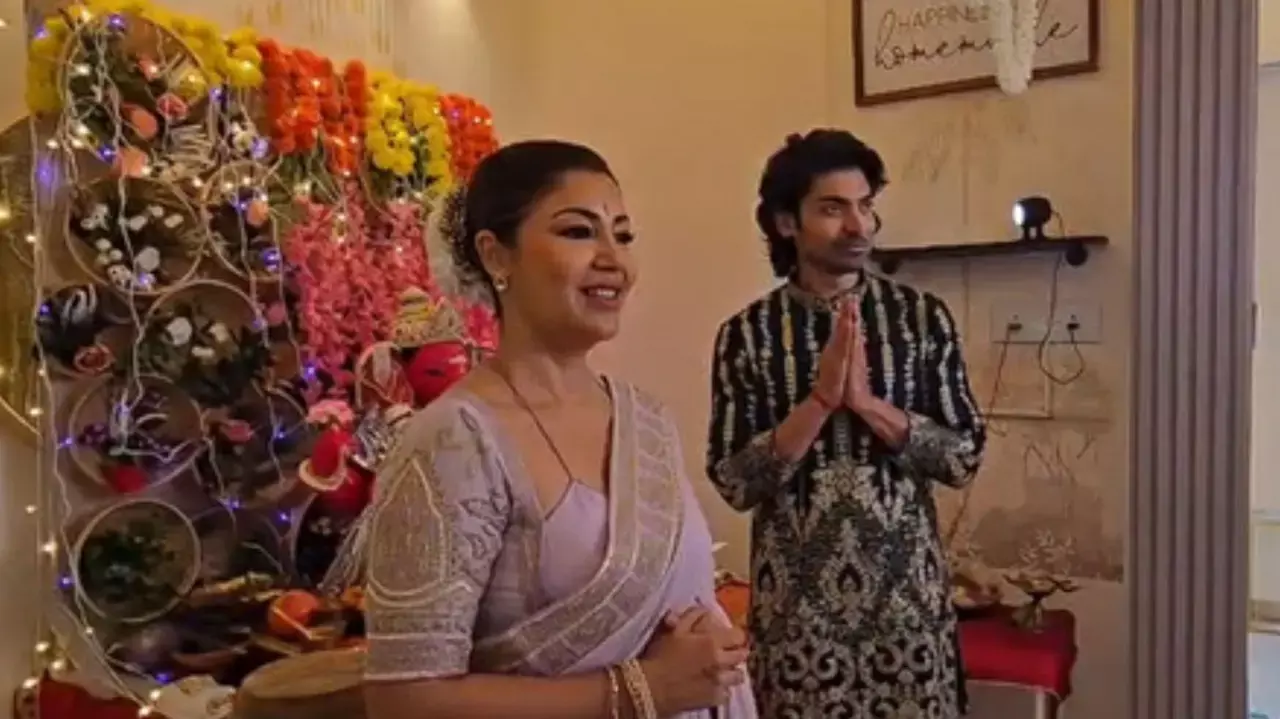 Actor couple Gurmeet Choudhary and Debinna Bonnerjee celebrated Ganesh Chaturthi Actor couple Gurmeet Choudhary and Debinna Bonnerjee celebrated Ganesh Chaturthi